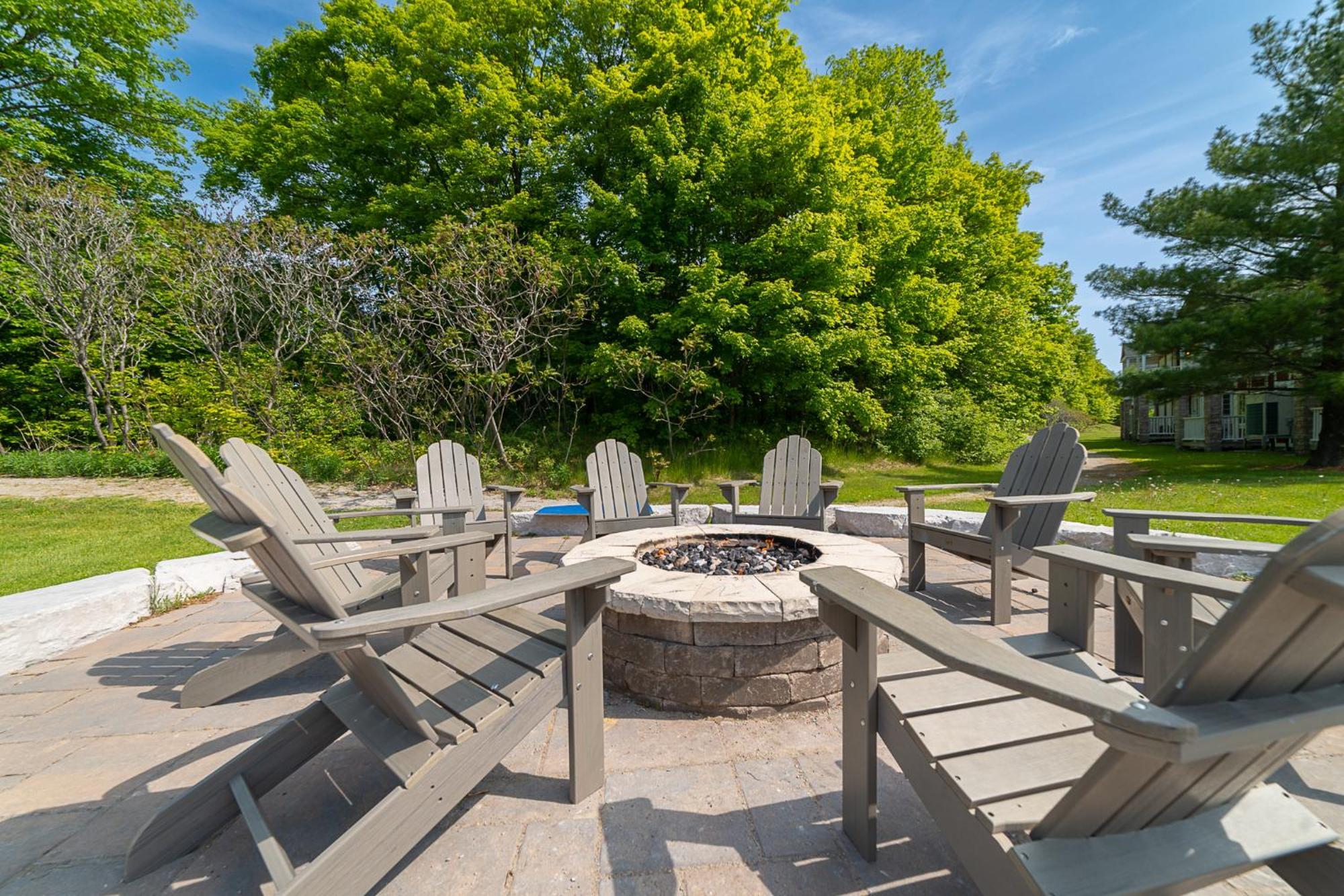 Horseshoe Valley Suites - The Aurora Shanty Bay Bagian luar foto