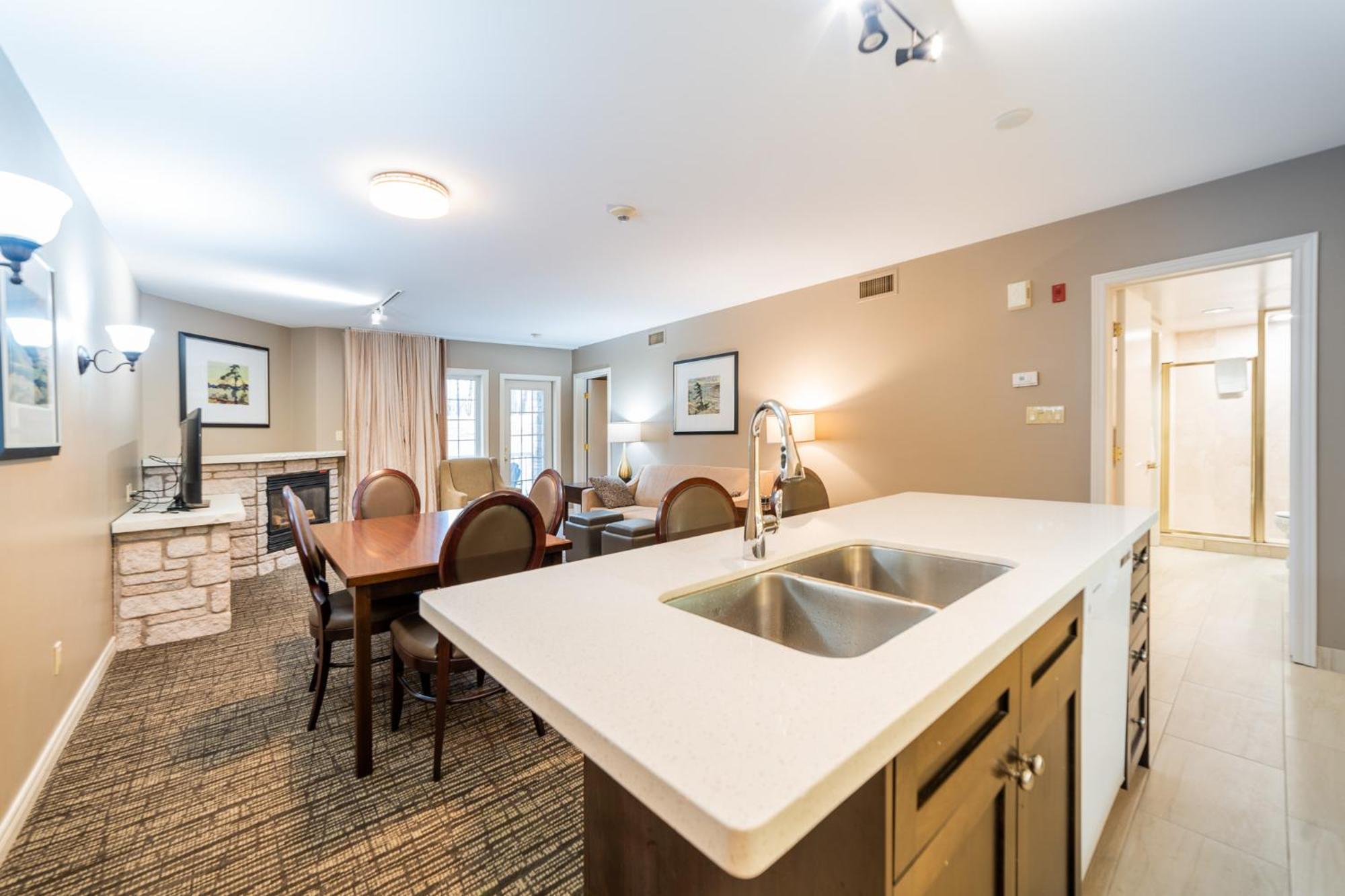 Horseshoe Valley Suites - The Aurora Shanty Bay Bagian luar foto